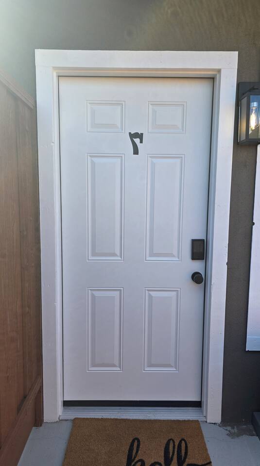Private entrance, Unit 7