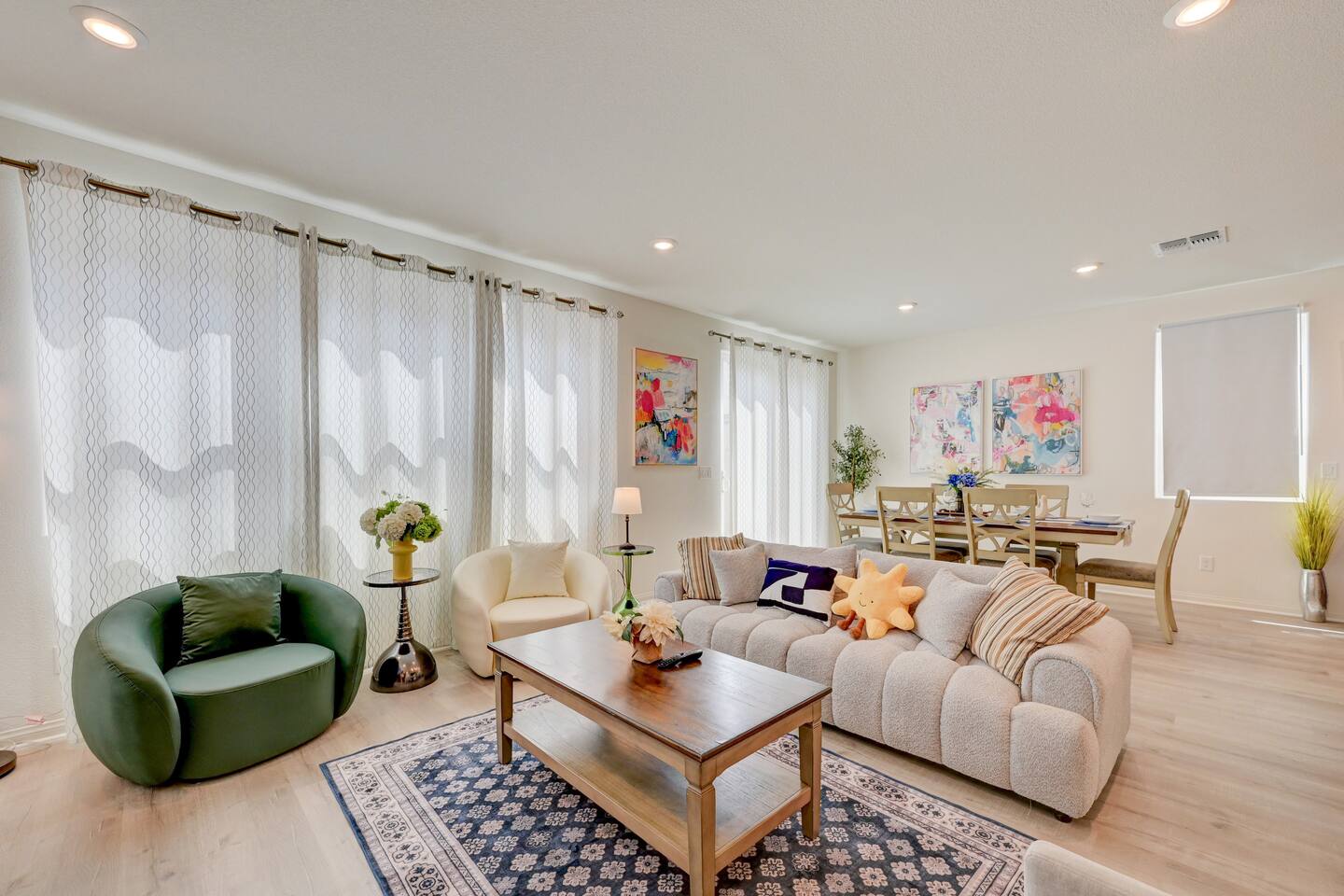 Cozy & Chic 5BR Home near Strip w/Hockey table