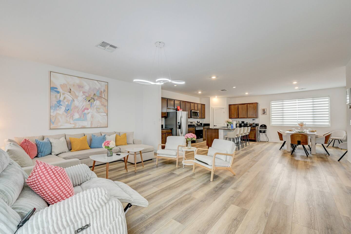 Near Strip Beautiful 6BR Large Villa