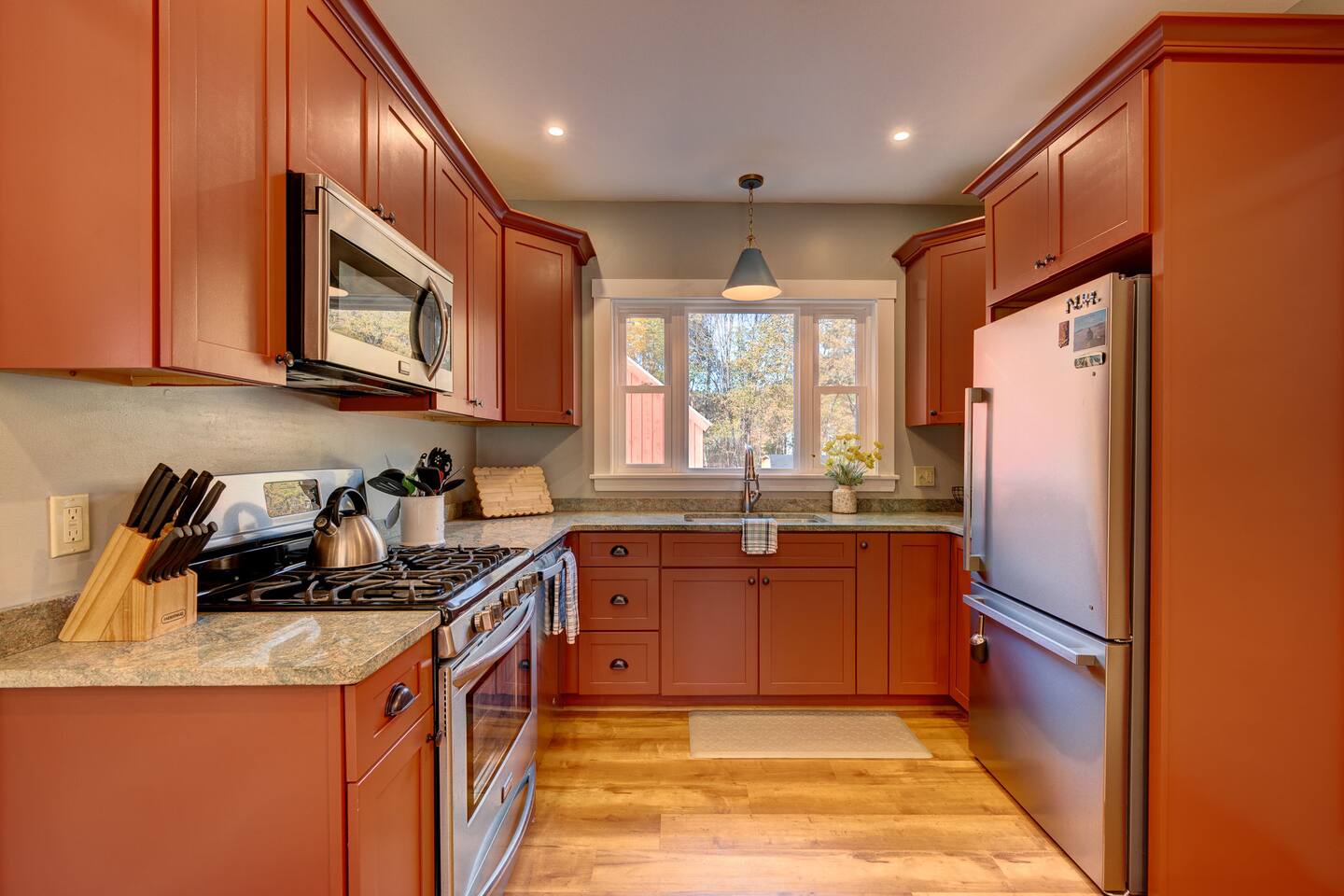 Enjoy a fully stocked kitchen with a coffee bar, perfect for preparing family meals and morning coffee. This thoughtfully designed space has everything you need to cook, gather, and recharge before exploring North Conway and the White Mountains.