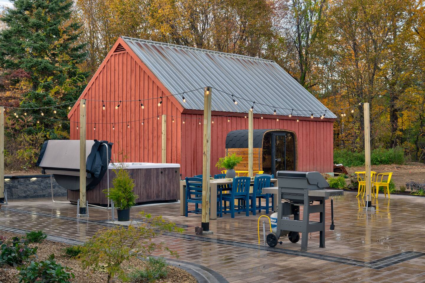 Hot tub, sauna, outdoor dining, BBQ weber grill