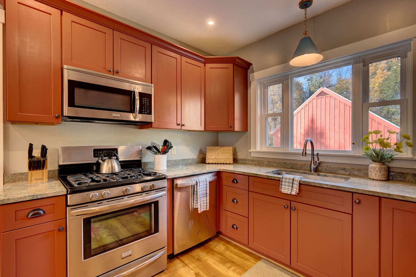 Enjoy a fully stocked kitchen with a coffee bar, perfect for preparing family meals and morning coffee. This thoughtfully designed space has everything you need to cook, gather, and recharge before exploring North Conway and the White Mountains.