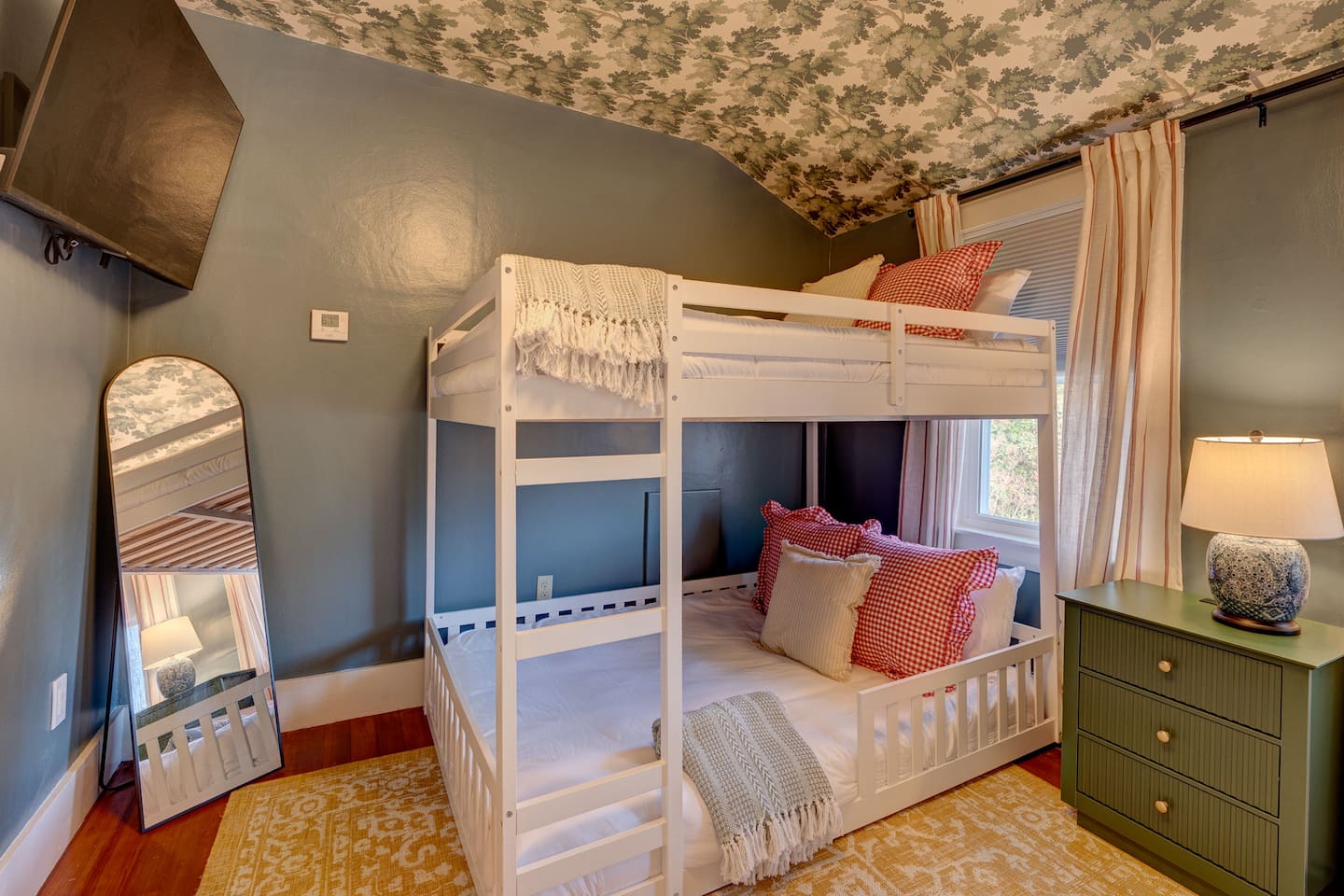 Enjoy our bunk room featuring a double-over-double and twin-over-twin bunk bed, plus a Roku TV with Guest Mode. Perfect for families and groups, this cozy space offers comfort and entertainment after exploring North Conway and the White Mountains.