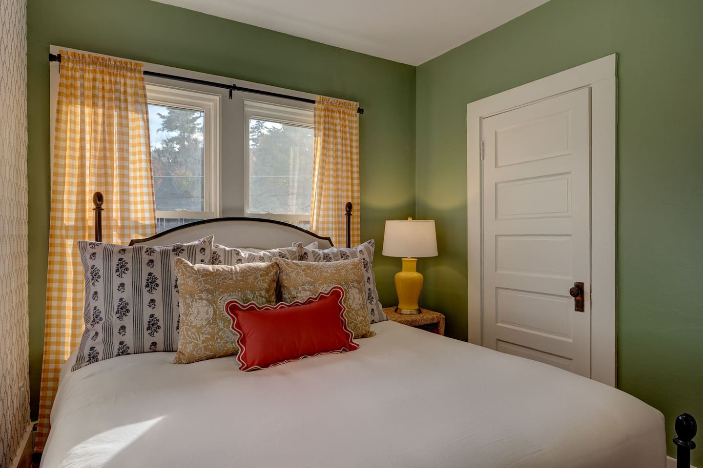 Relax in your designed queen bedroom featuring a comfortable queen bed and Roku TV with Guest Mode. This cozy retreat offers comfort and entertainment after a day of skiing, hiking, or exploring North Conway and the White Mountains.