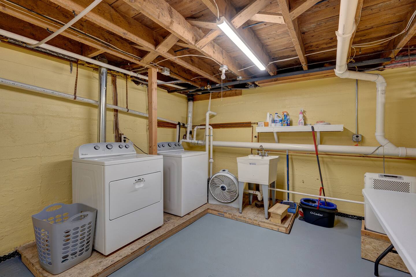 Enjoy the convenience of an in-home laundry area with a washer and dryer, perfect for refreshing clothes and towels after skiing, hiking, or exploring North Conway and the White Mountains. Pack lighter and enjoy a comfortable, hassle-free stay.