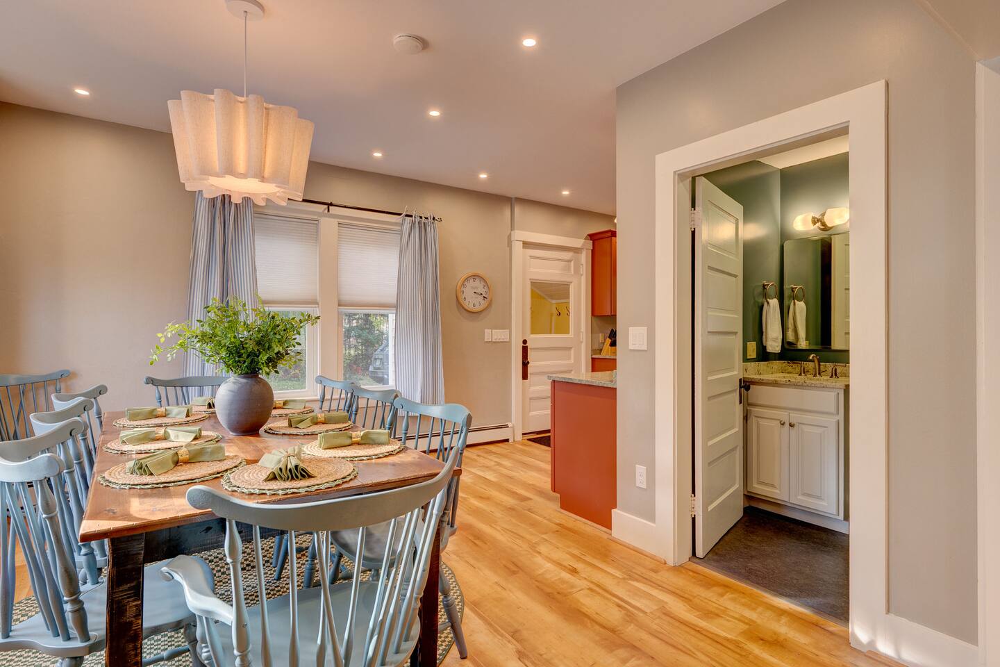 Gather in our professionally designed, open-concept dining area with seating for 8. Perfect for family meals and making memories together. Enjoy a stylish space after skiing, hiking, or exploring North Conway and the White Mountains.