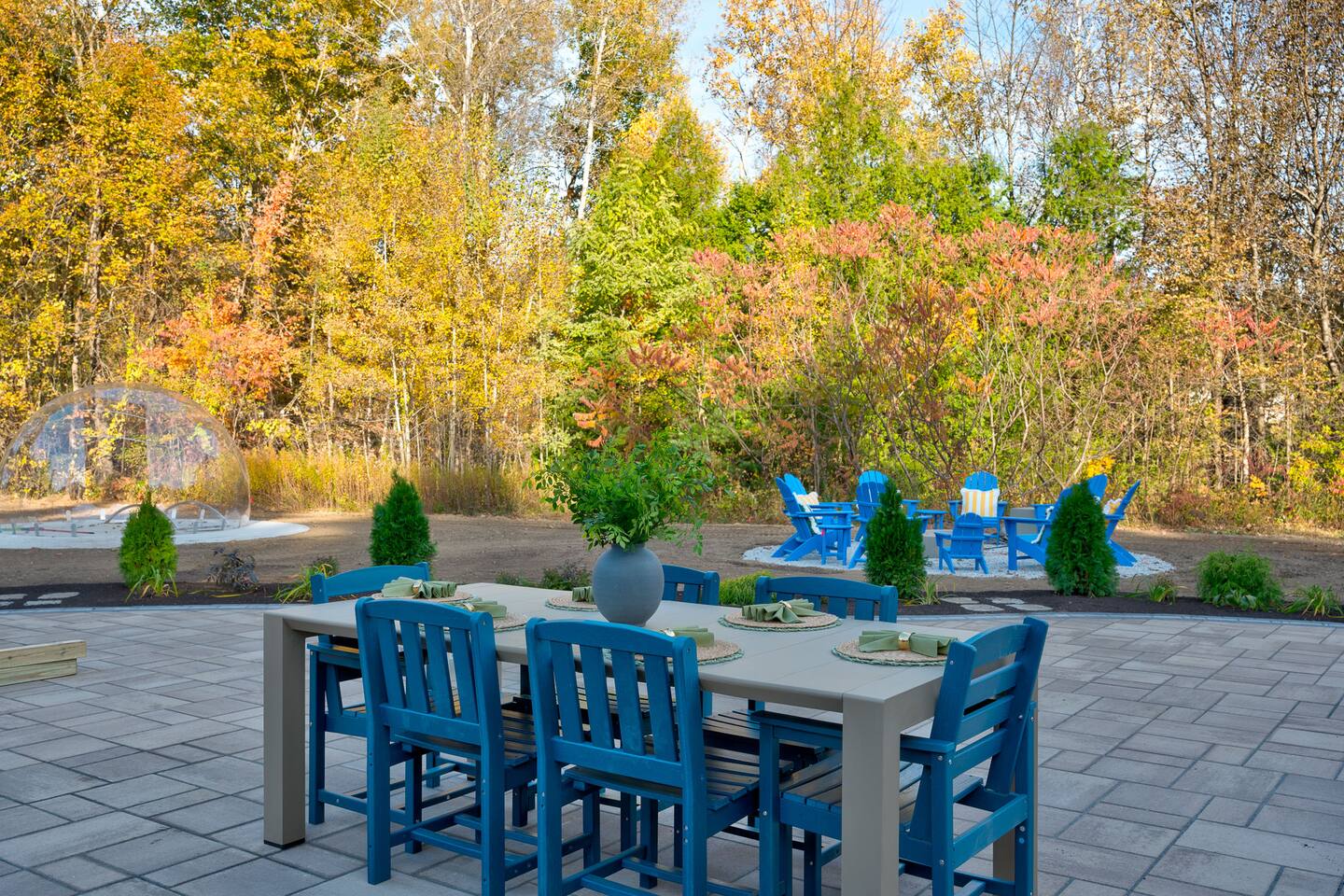 Enjoy alfresco dining, stargazing, and cozy evenings around the propane fire pit with Adirondack chairs. Relax under the stars after exploring North Conway and the White Mountains, creating unforgettable memories with family and friends.