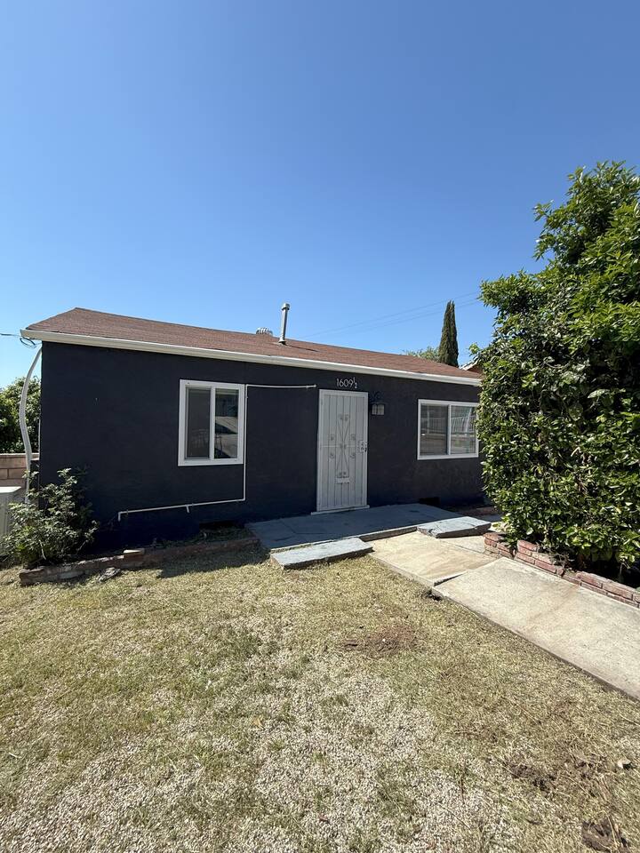 Private Studio In MidCity