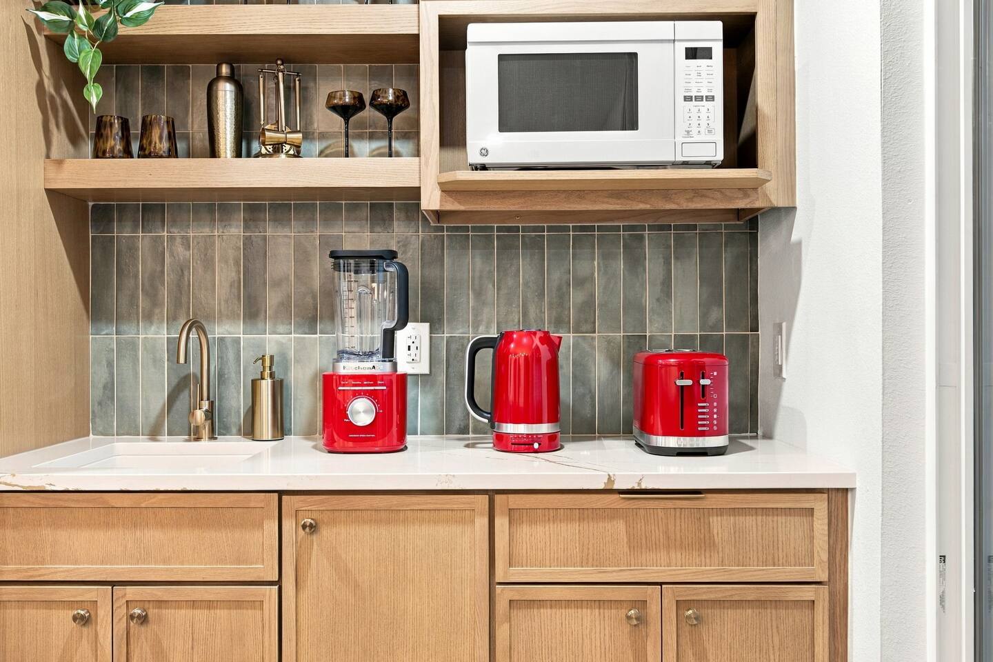 KitchenAid Countertop Appliances:

Blender, Electric Kettle and Toaster