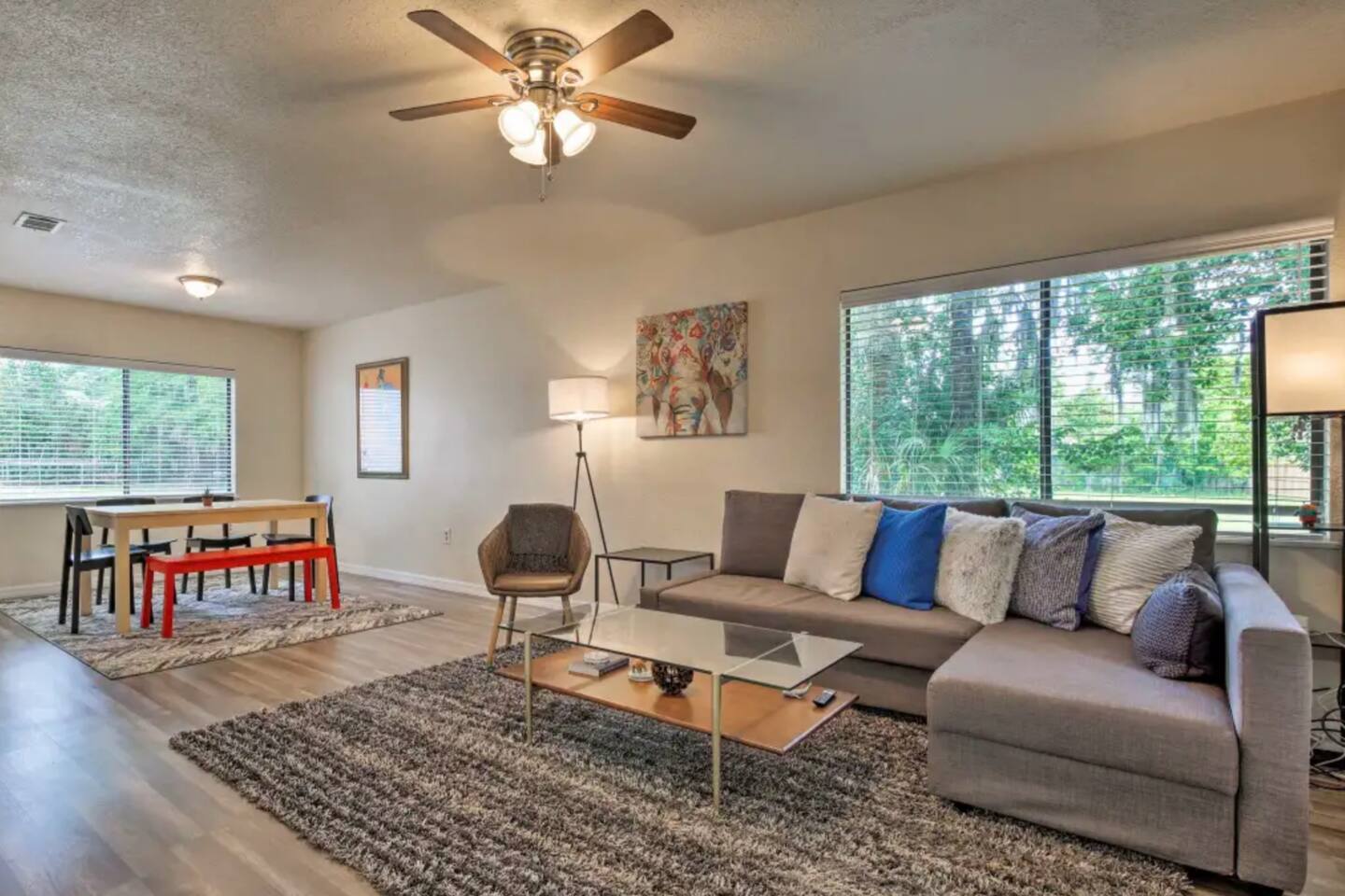 Cute home w/ massage chair and wifi