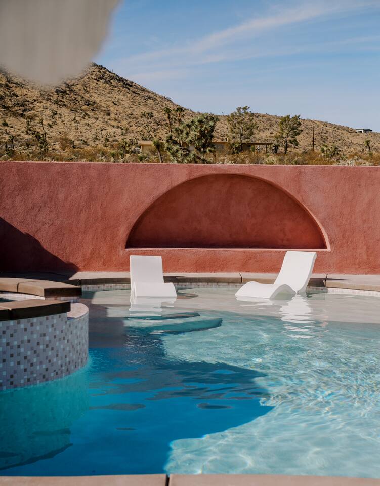 Pink Oasis + Casita 5 Acres Spa Pool by CasaCabin