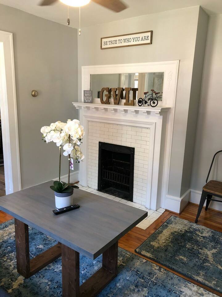 10 Adorable Earle Apartment- Free Downtown Trolley - Apartment