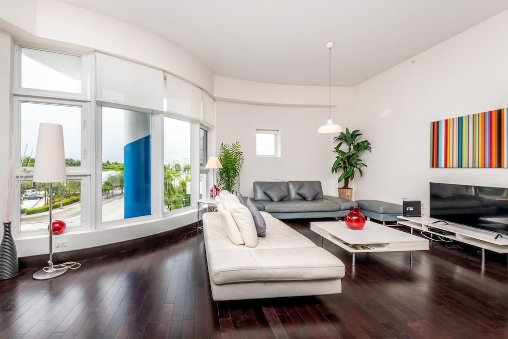 *Unbelievable 2 bed/2 bath* 1200sq ft * Parking *