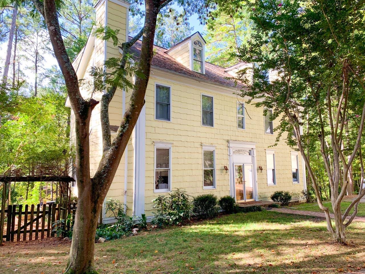 *Colonial Getaway w/ King suite- Near Duke & UNC