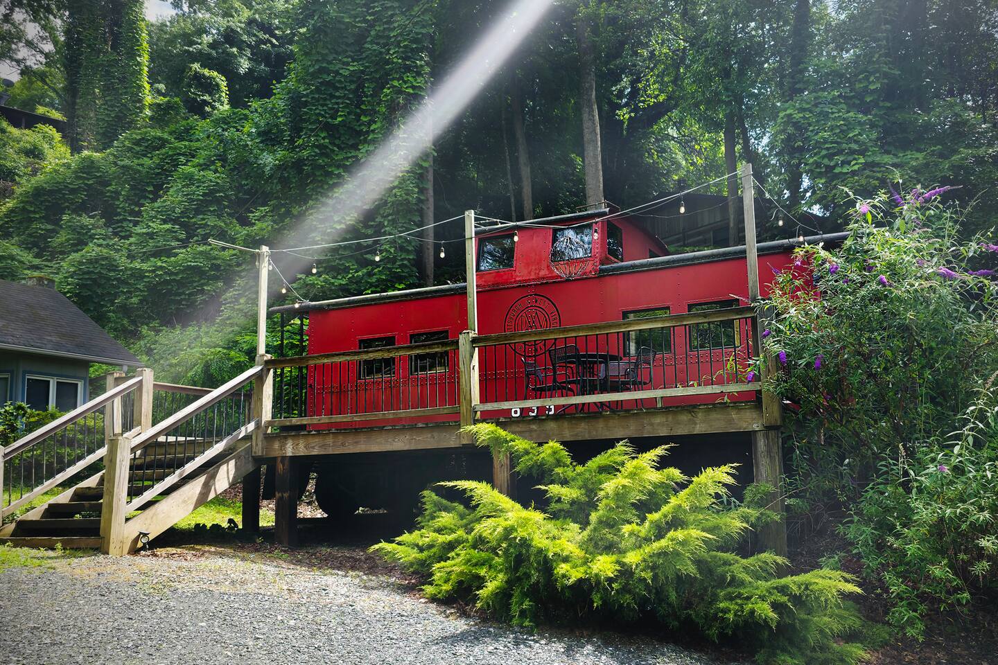 Historic Movie Caboose & Downtown Walkability