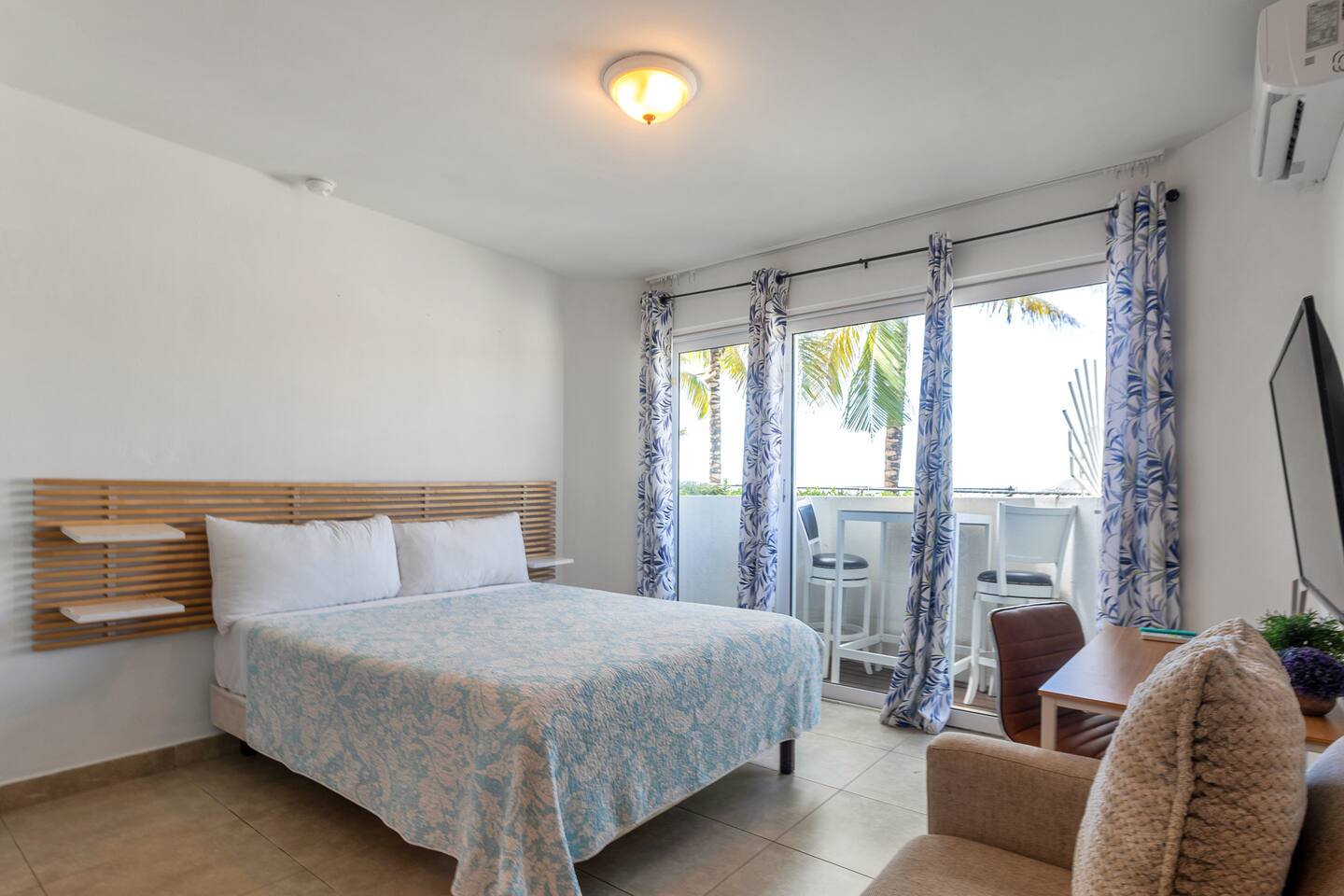 Maho Beach House: Petite Studio, Beach Level