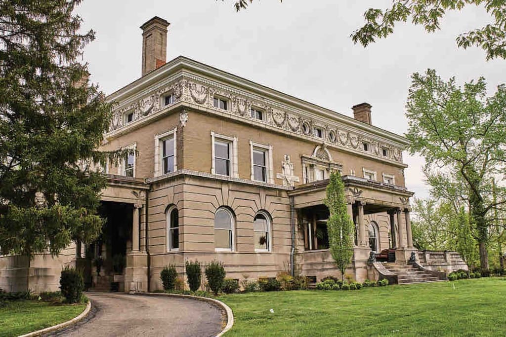 Private Top Floor 3BR Suite at Marion Hall Mansion