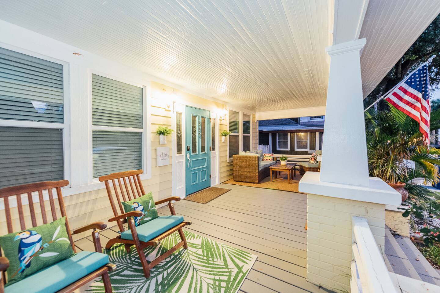 Fall Rates Large Apartment Downtown Pet-Friendly