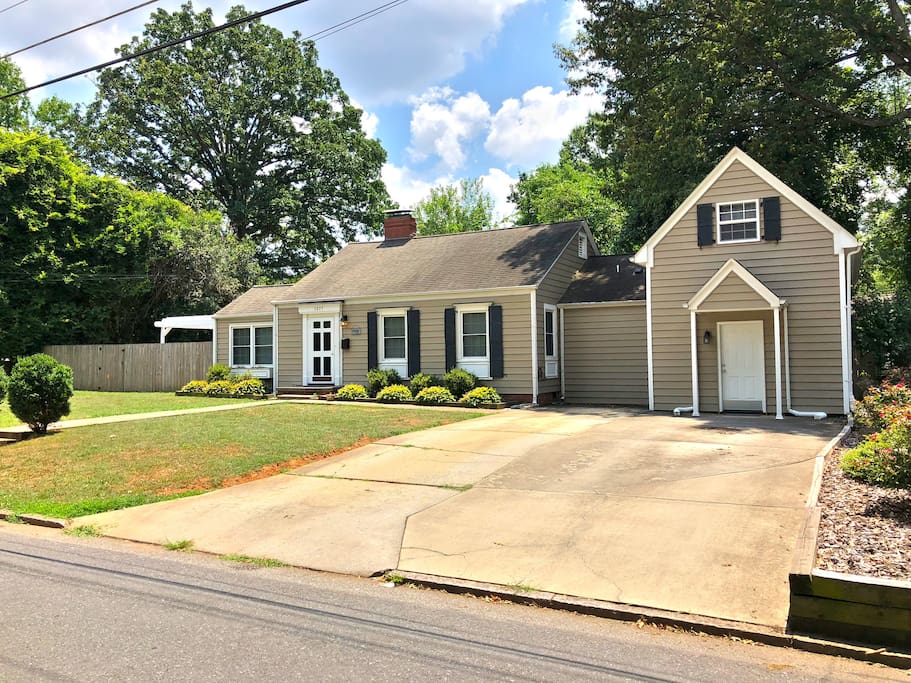 Gorgeous 3bd/2bath, filled with luxury comforts!
