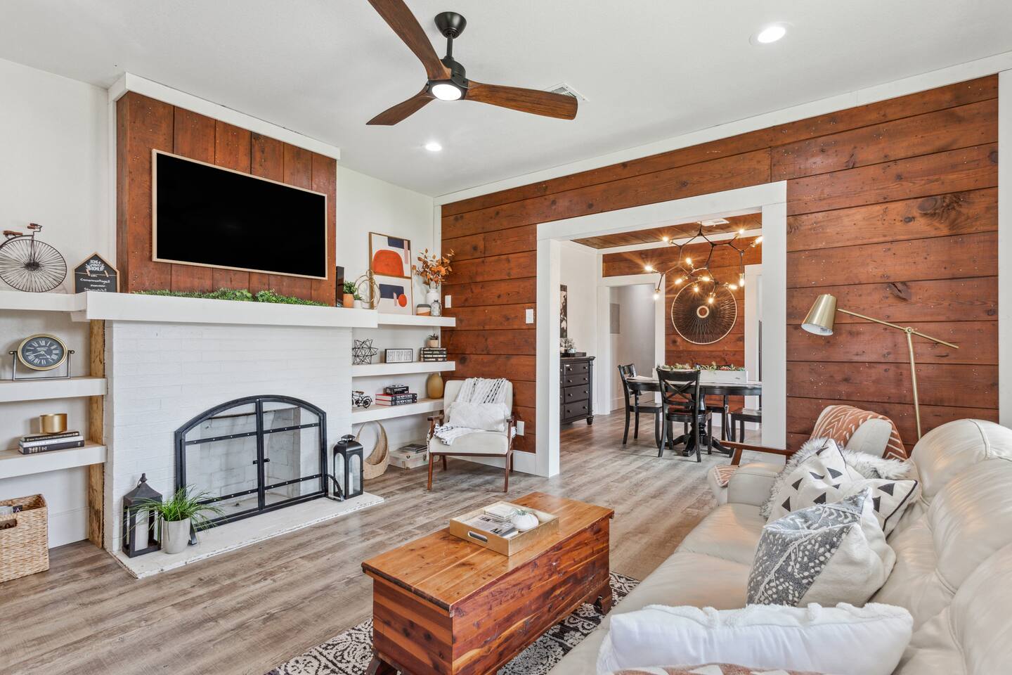 "Newly Renovated Gem 5 mins to Baylor, Magnolia.