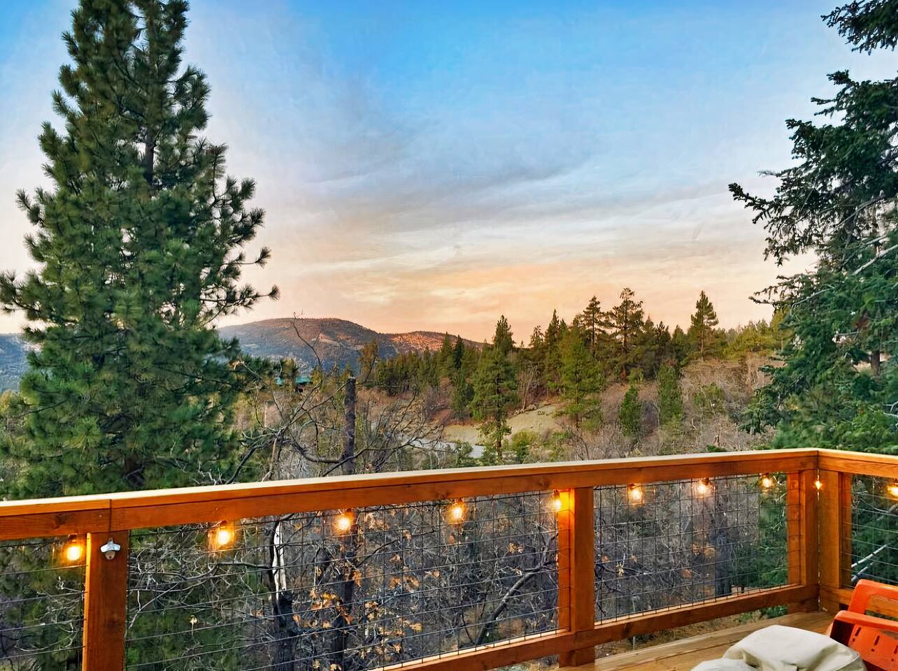 Big Deck Energy, VIEWS, private sled hill + hottub