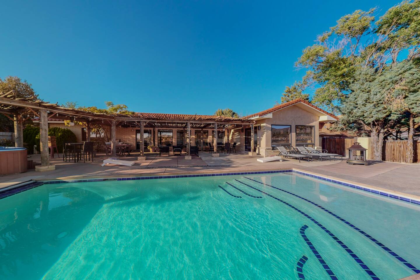 🌄4000ft🏊‍♂️Pool♨️Hot Tub🧳Sleeps 18 & Mtn Views