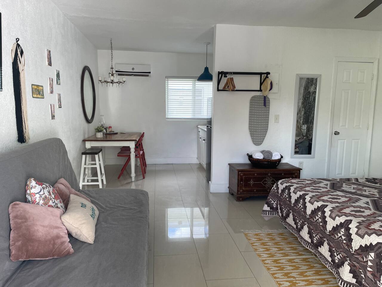 Private Studio blocks from Coconut Grove