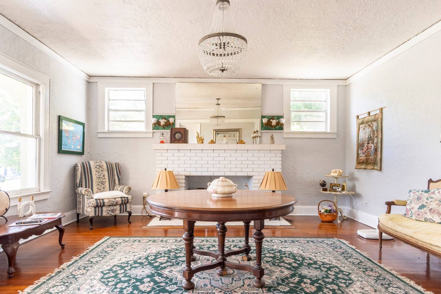 Colorful and Luminous Suite near MIA