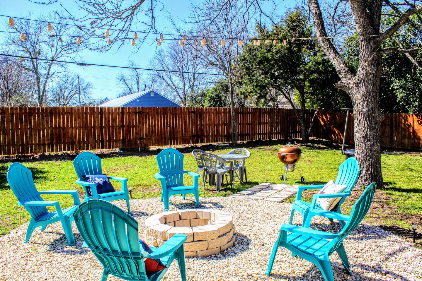 5 mins to Silos/Stadium/Block to Cameron Park Zoo