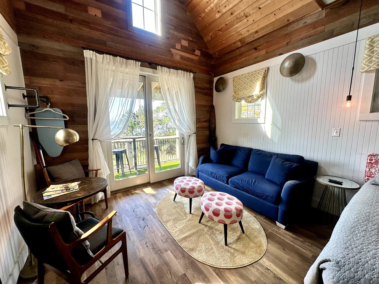 WIE Houses –Pod Messi |Modern, Artistic Waterfront