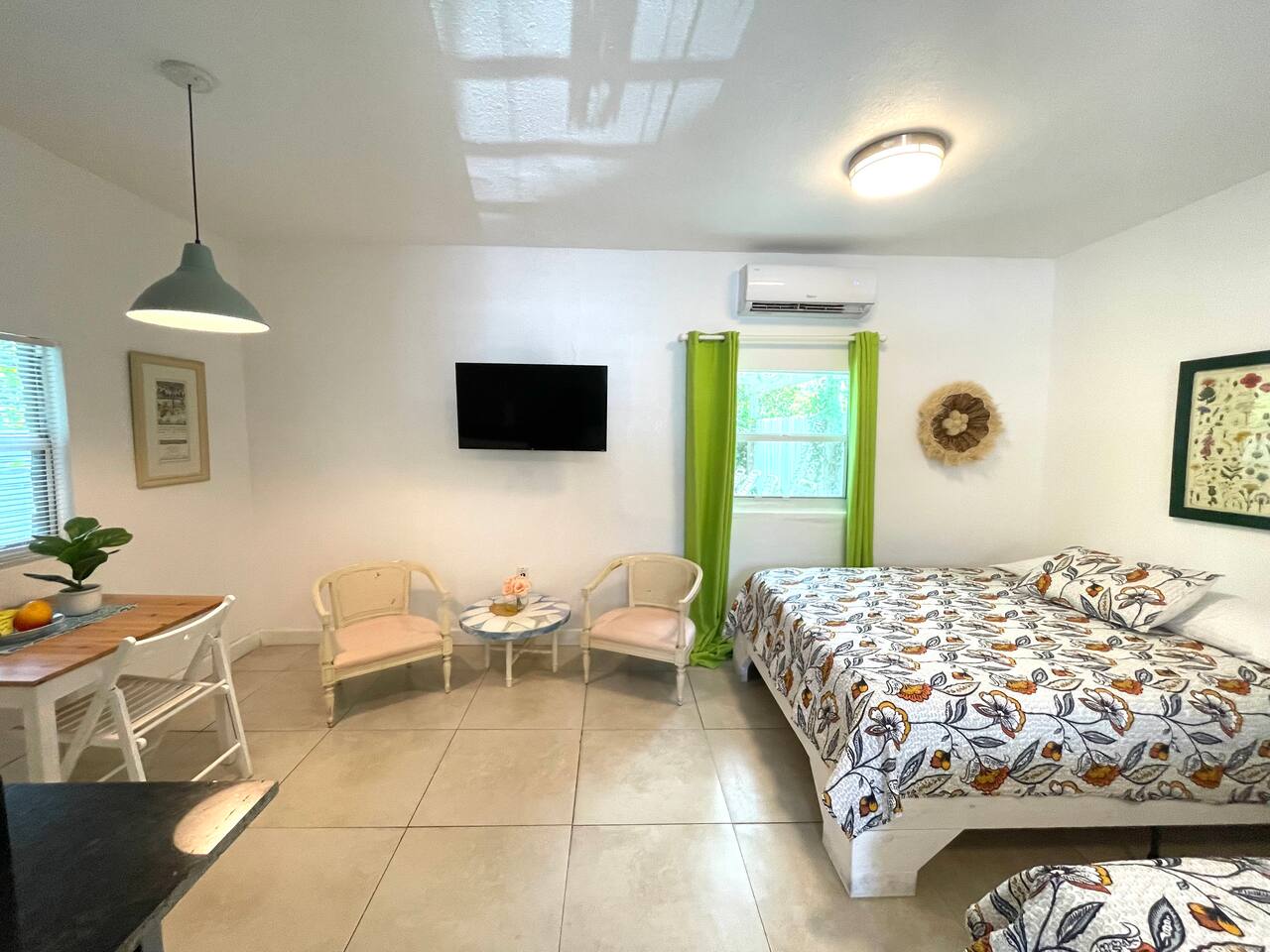 Unique Studio in Little Havana w/ Parking (8G)