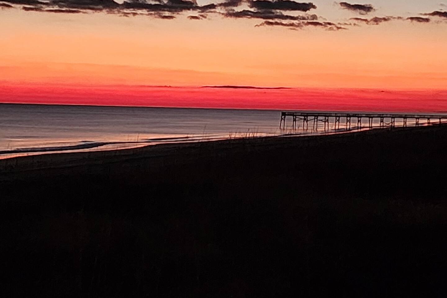 OS142 - steps to the beach, pool, wifi, w/d onsite