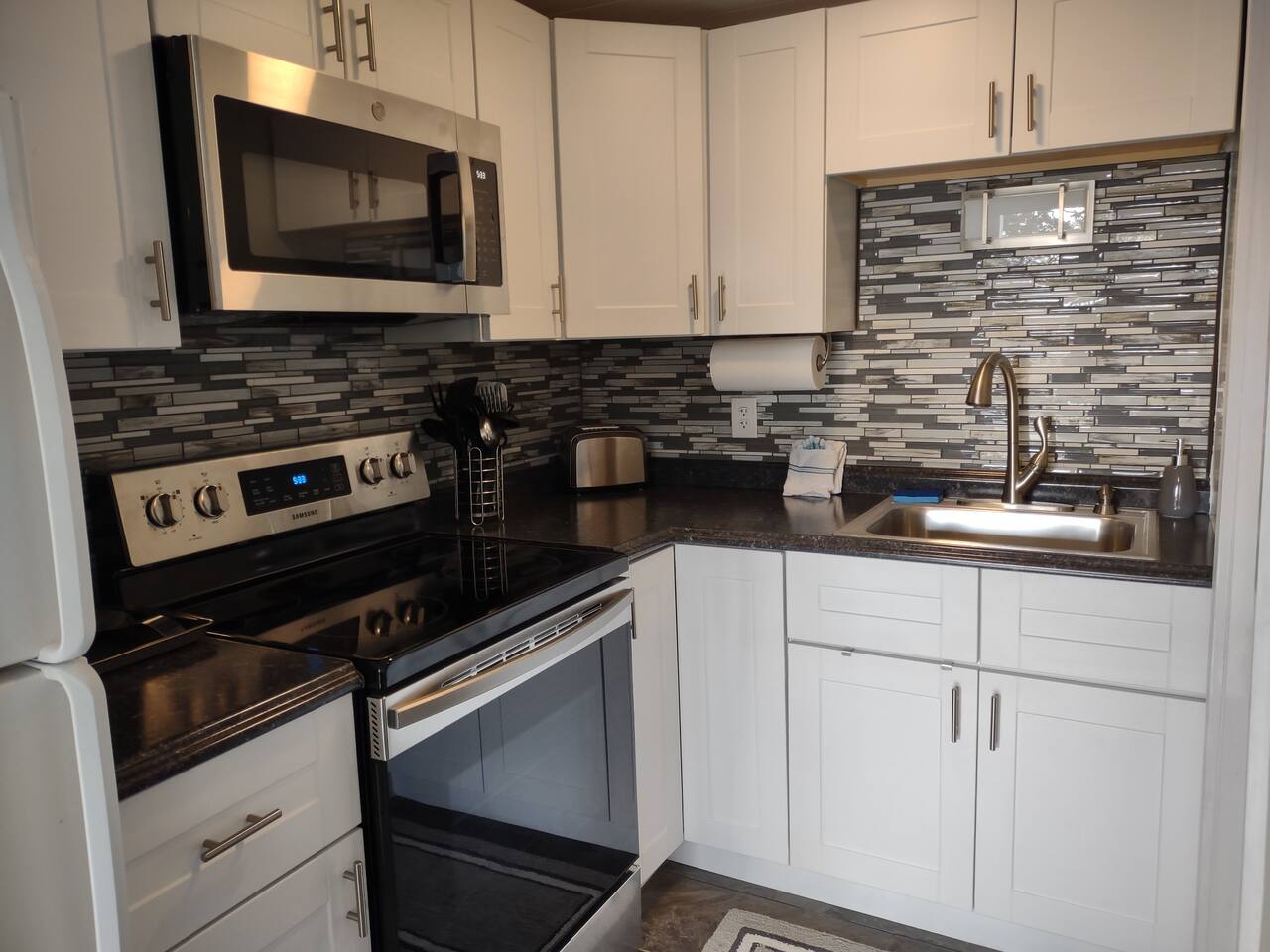 BS264 - pool, dock, and 3 minute walk to the beach