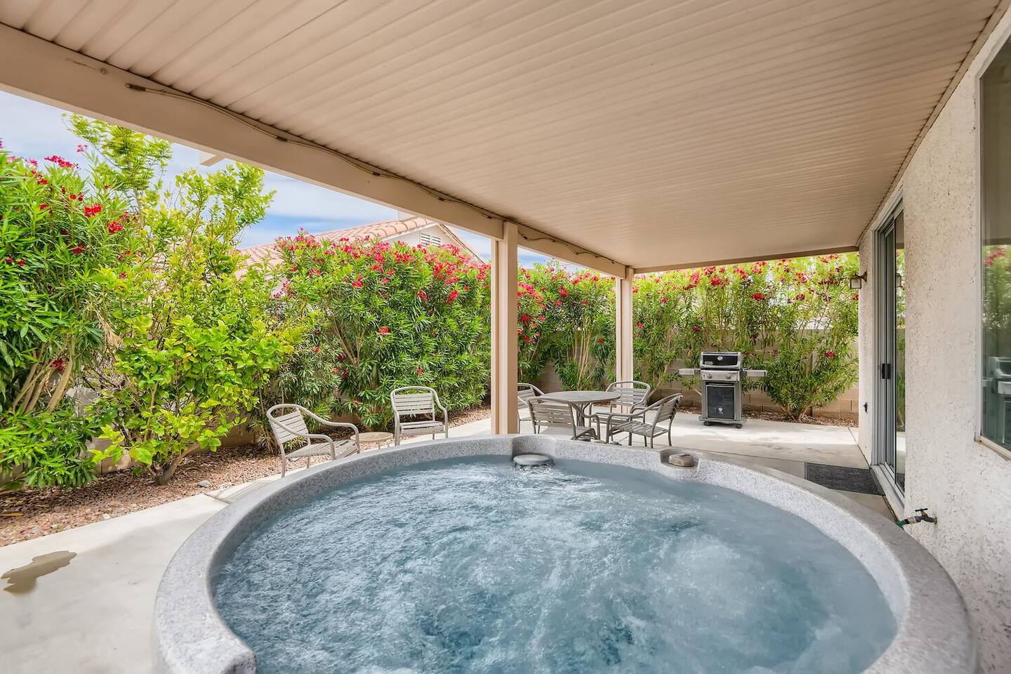 Marvelous 3 Bedroom W/ Spa