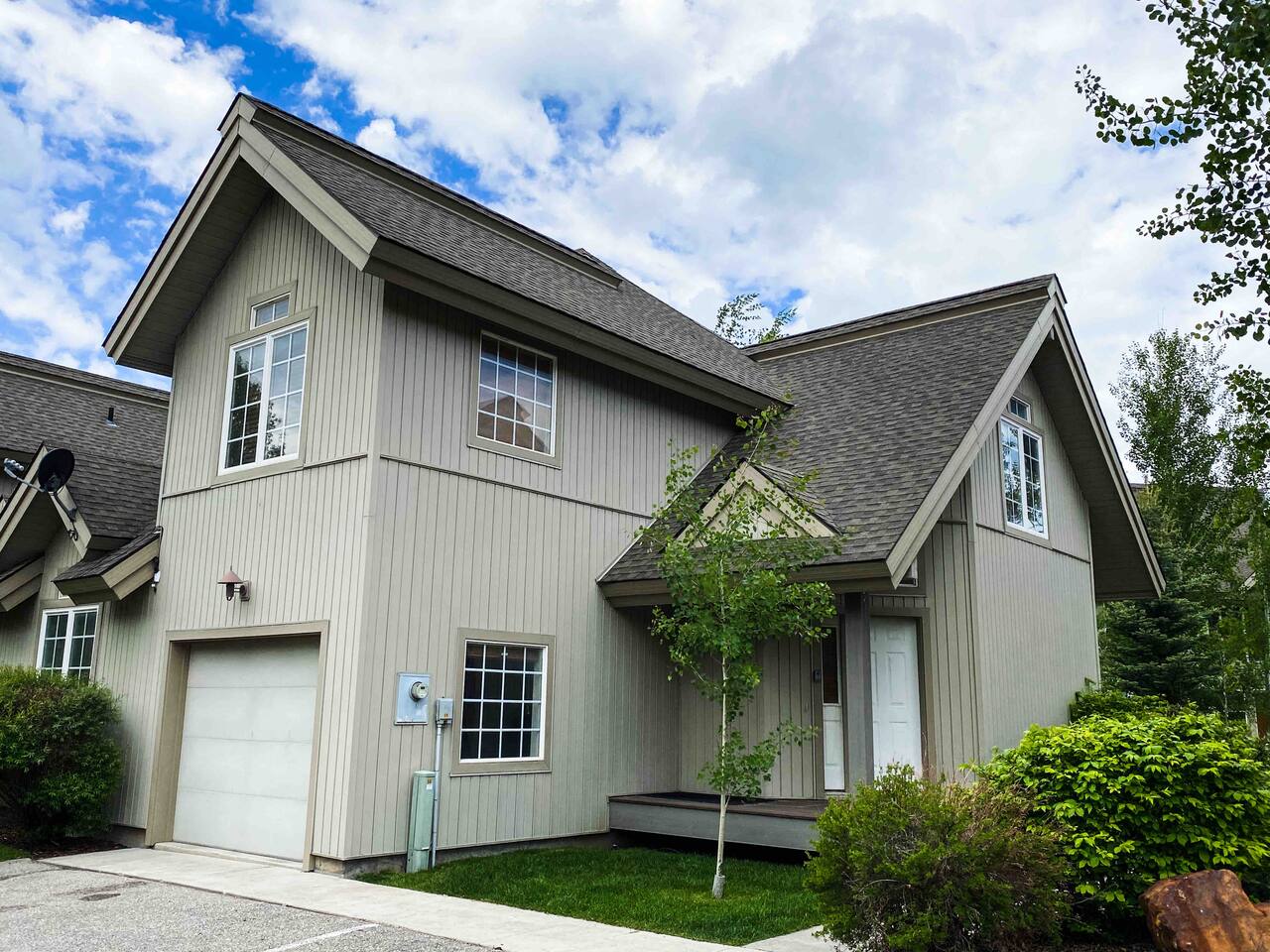 The GRAND Getaway Condo; just off Ski Hill Road