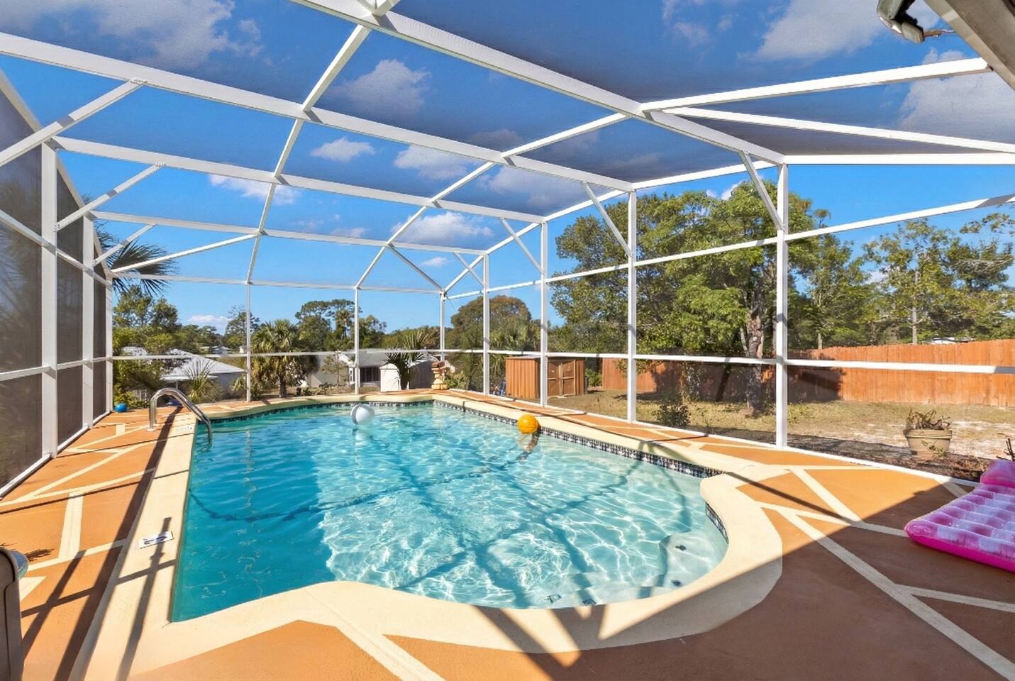 3BR Roman Oasis: Caesar's Place + Heated Pool - Holiday Home