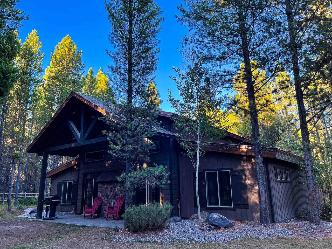 Lazy Daze Lodge on Bill's Island near Yellowstone