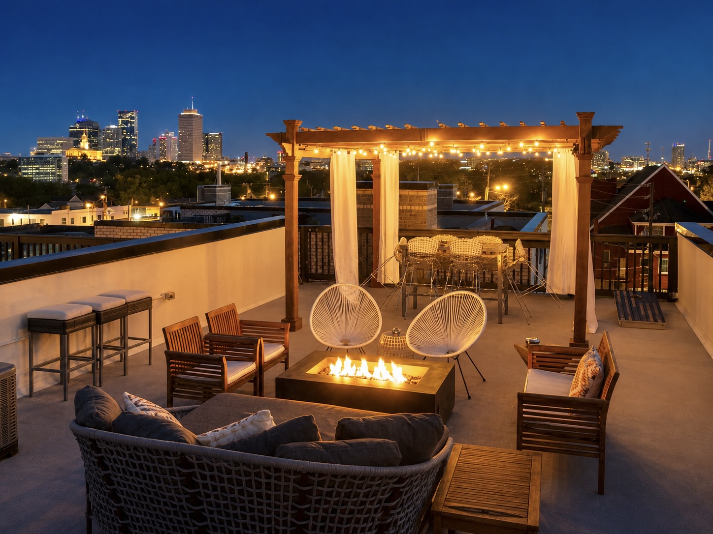 ★INSPIRE HOUSE★ Chic Urban Townhouse with City View Terrace with lights + 9 bds