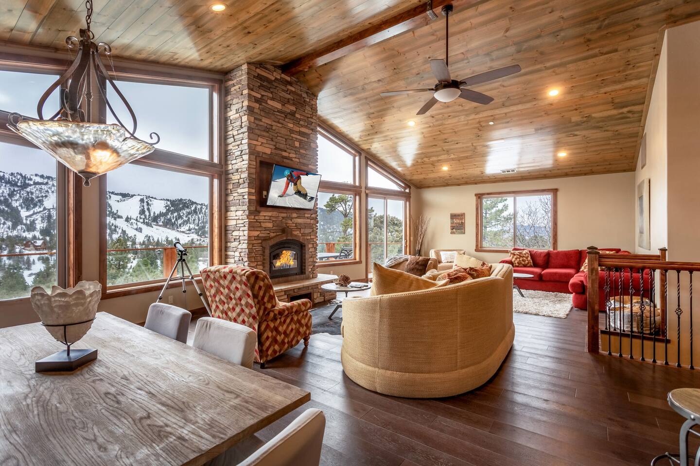 Bear Mountain Views, Hot Tub, Gorgeous Luxury Home