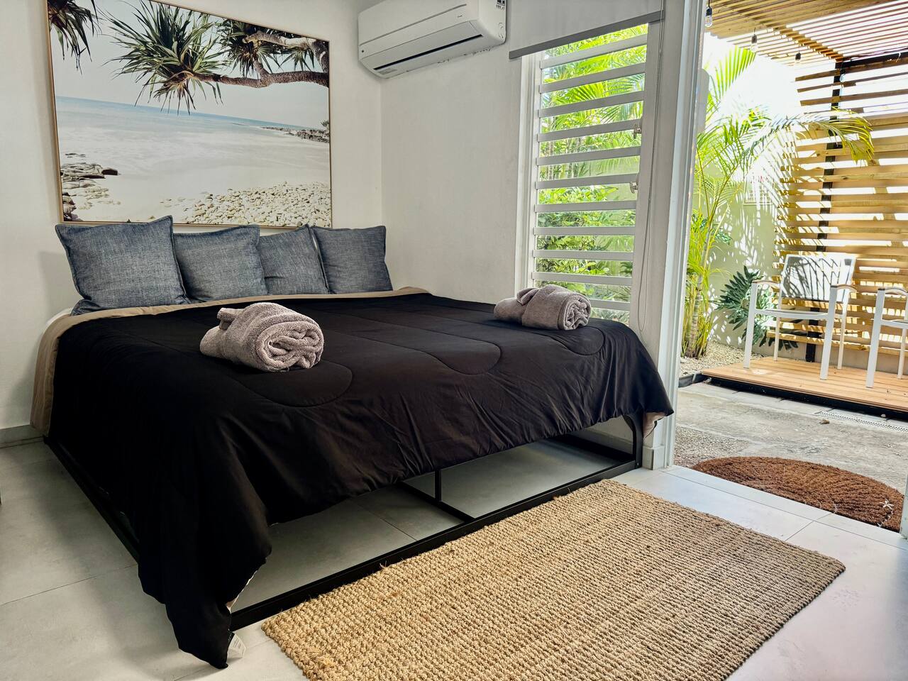 Cozy studio w/ King size bed-Near Ponce Hilton