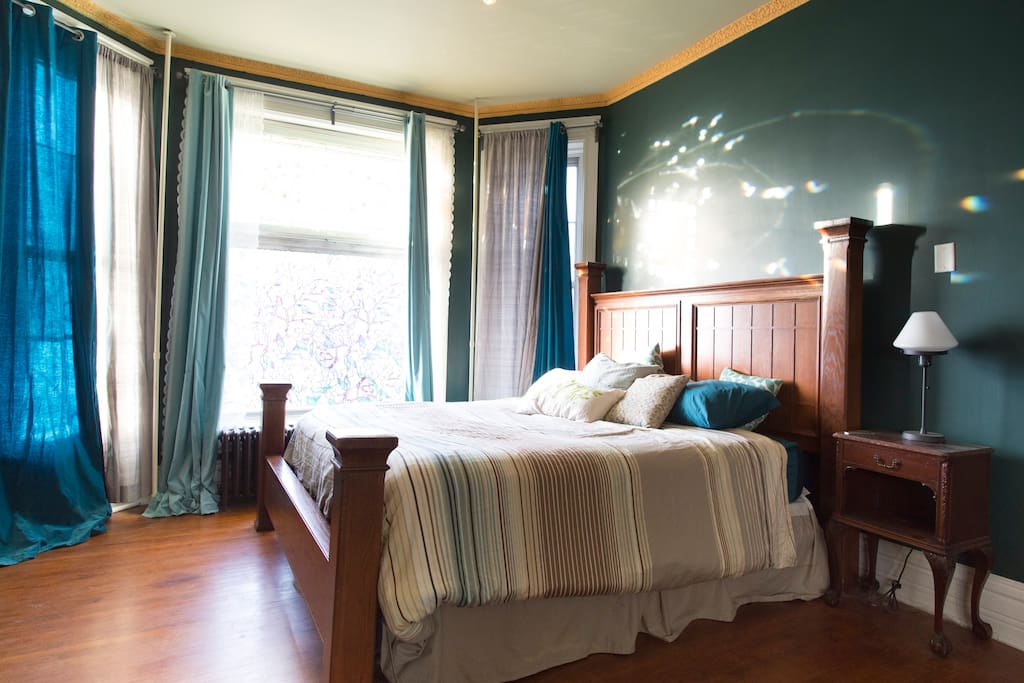 Teal Room - King Bed, near CTA, 20min to Downtown