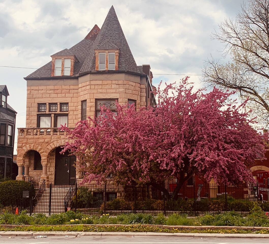 Vintage Airline  - Close to Train, Full Size Bed