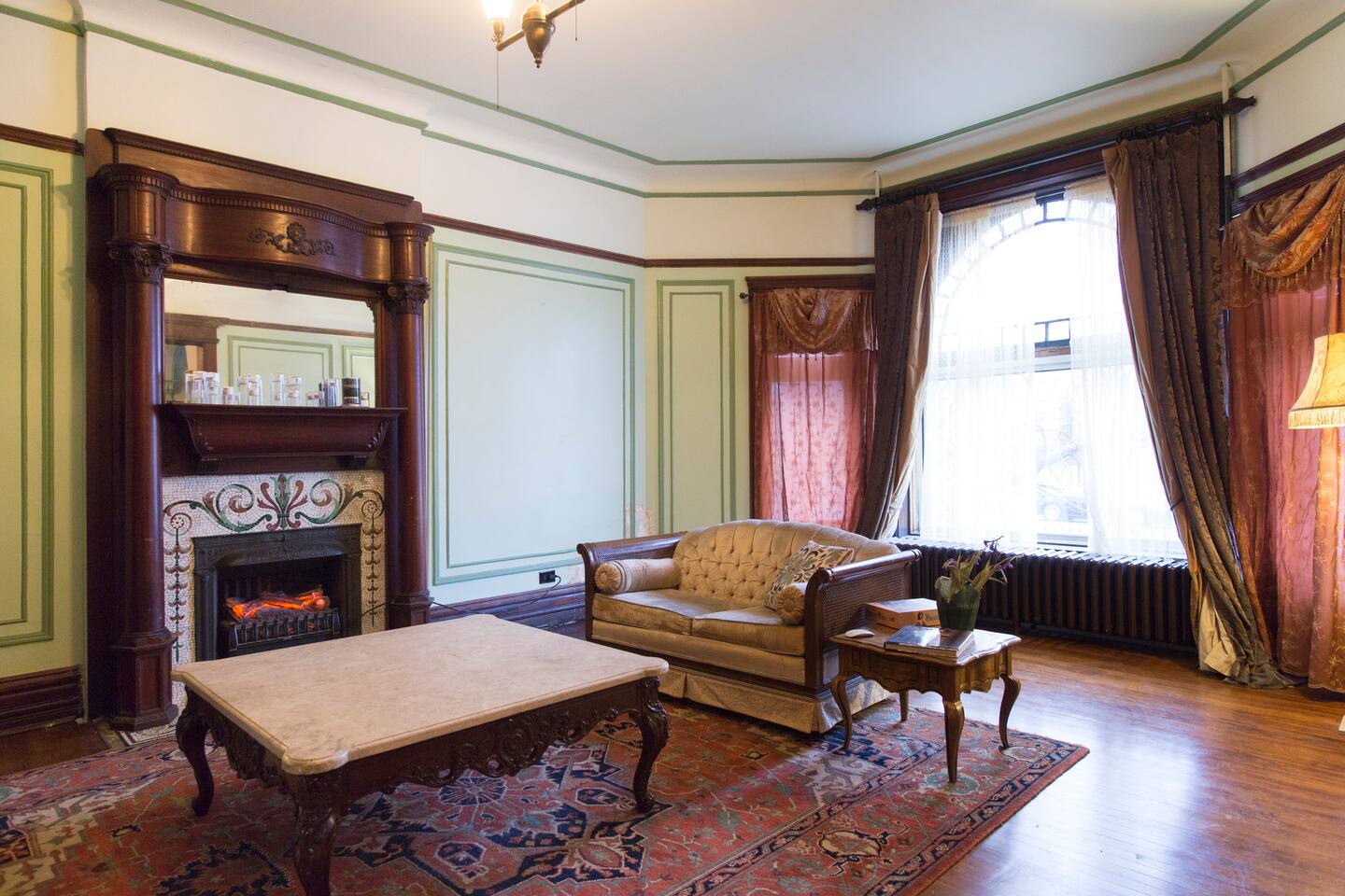 Celestial Room - 20 Min to Downtown, Free parking