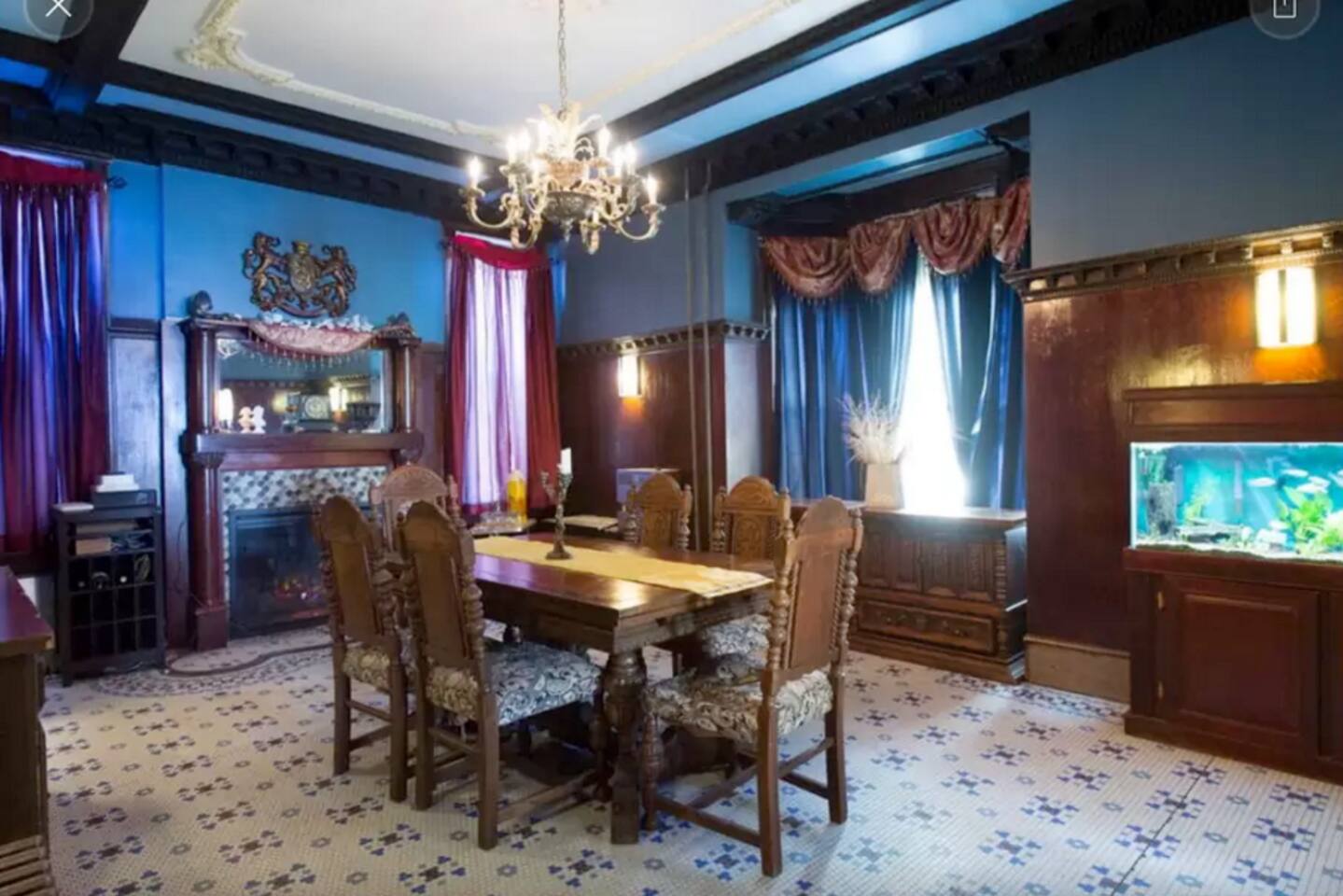 Egyptian Room - Free Parking, 1 block to CTA