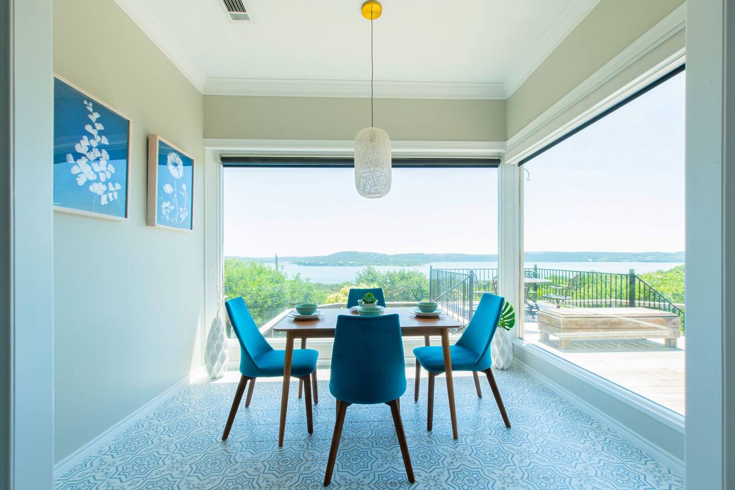 Relaxing Lake View Stay: Hot Tub, Grill & Games