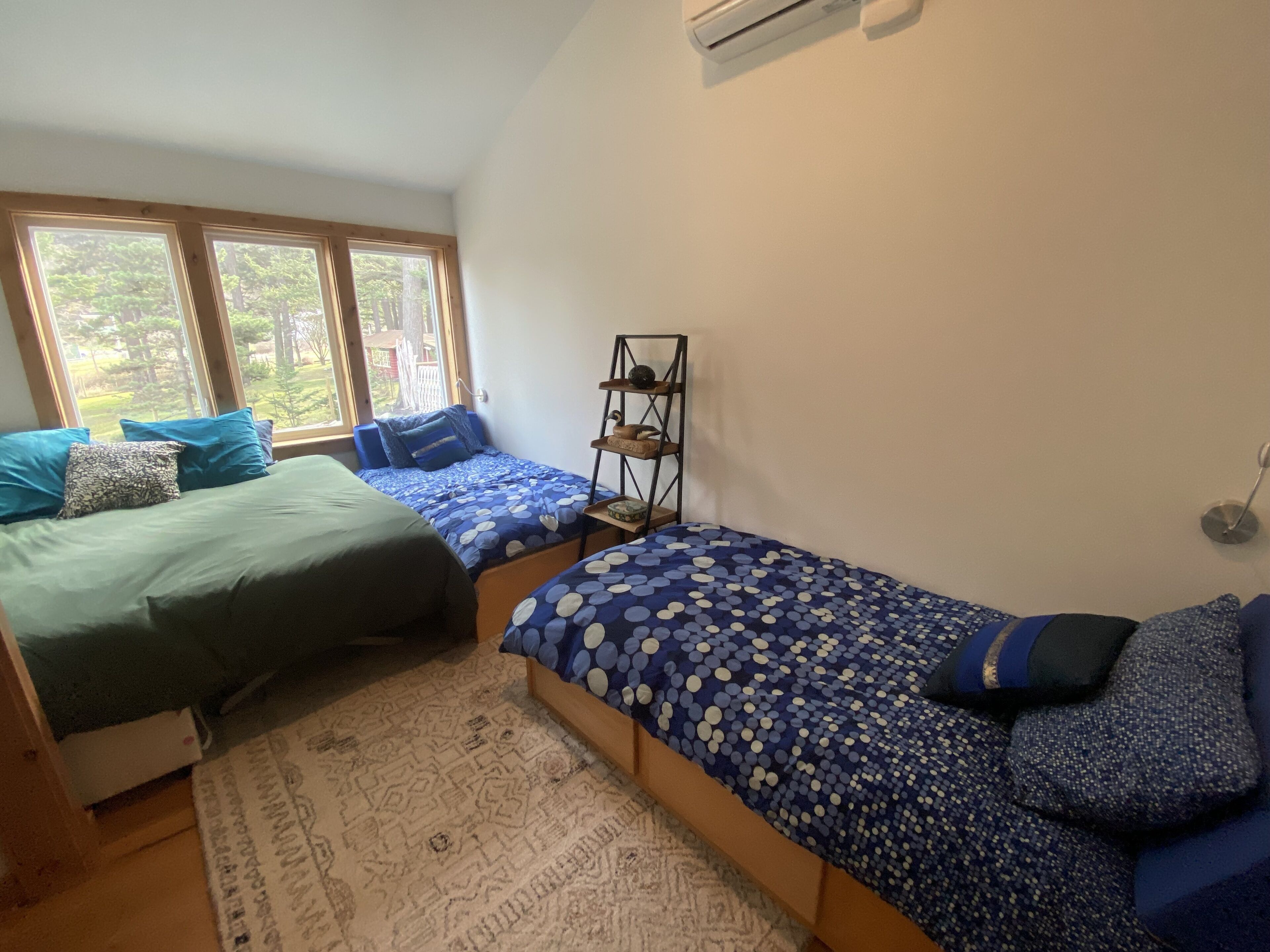 Day bed on left, can be a third single, or expands to a king bed.