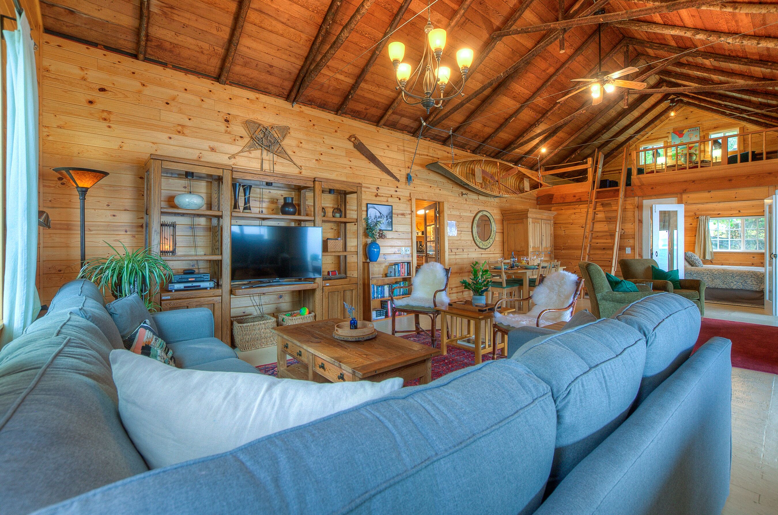 In the far right corner you can see the ocean front bedroom. Queen bed
