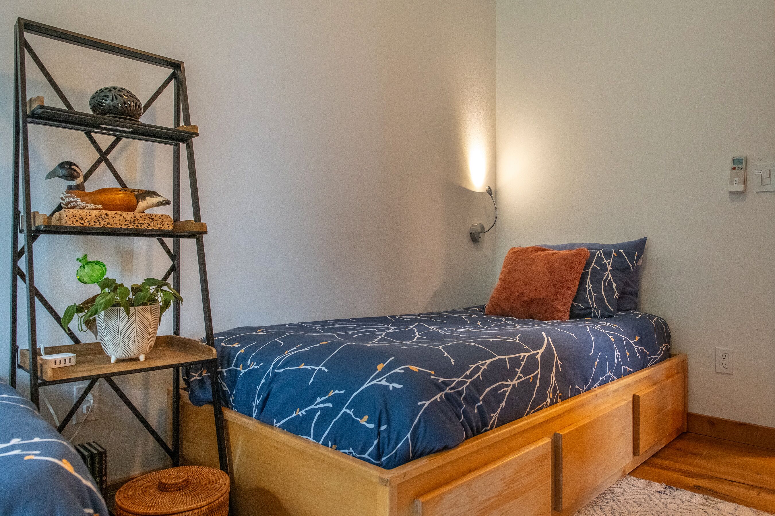 Upstairs bunk room. 2 single beds, plus a day bed