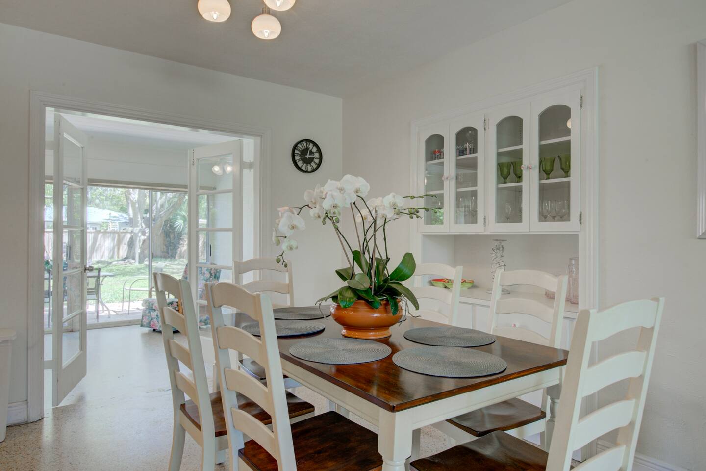 Private house, 3 bed, 2 bath with back yard. WIFI