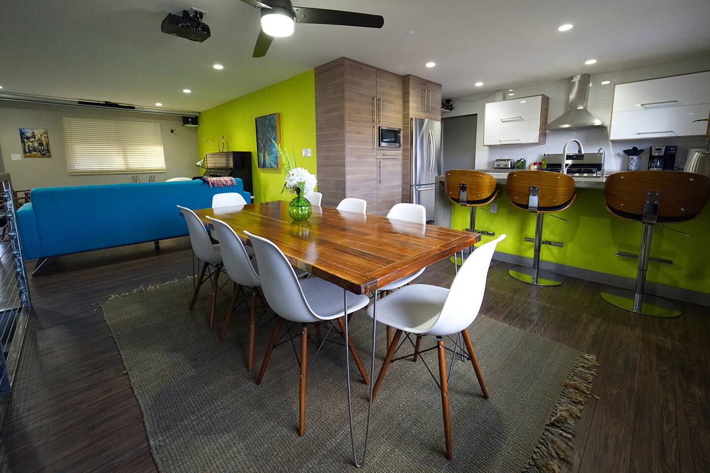 Modern Getaway,  non-smokers. EV charger